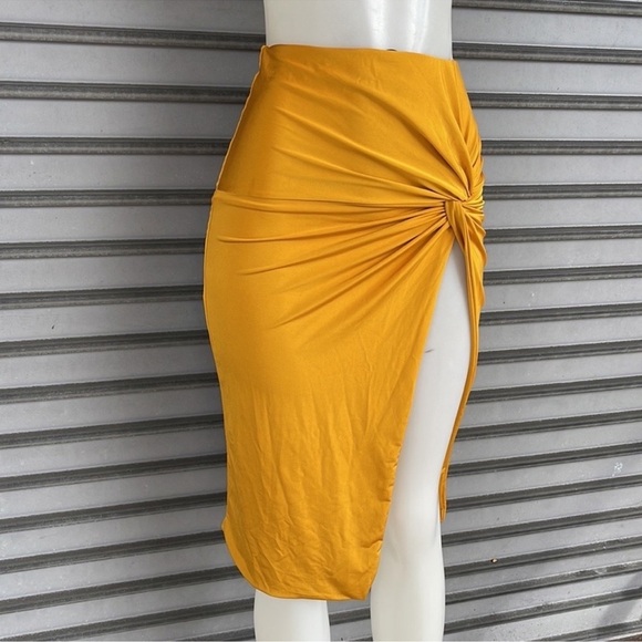Fashion Nova Women’s Elegant Mustard Yellow Knotted Skirt Size M - Picture 6 of 9